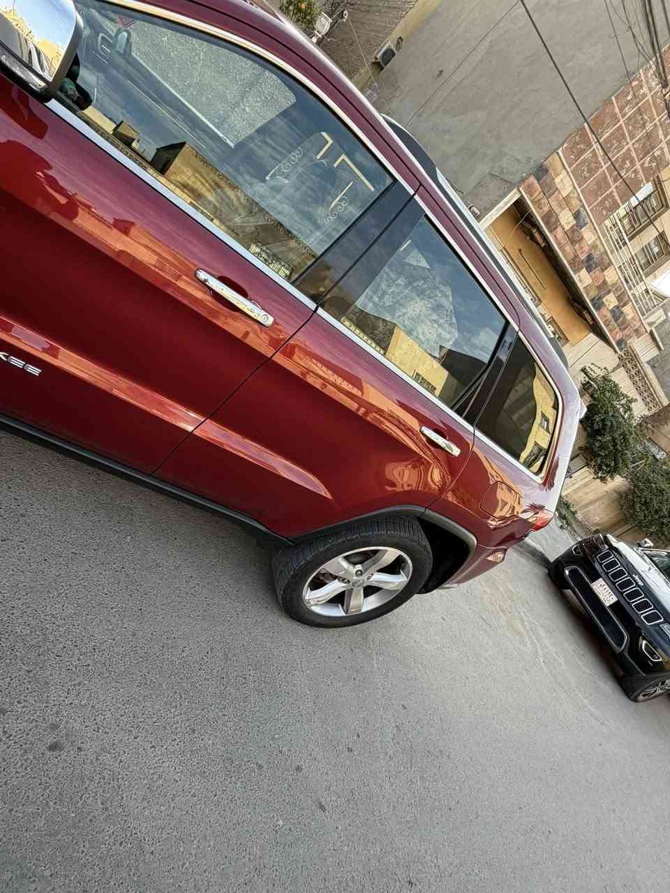 Jeep limited 2015

بدون حادث تقرير مياة امطار 

جيب لمتدد 2014 ماشية 77 الف 
مواصفات : 

-محرك 3600 

-بصمة تشغيل مع بصمة ابواب

- فتحة سقف 

-تشغيل عن بعد 

-كراسي جلد

-كراسي كهرباء

-كراسي امامي تدفئة تبريد الخلفي تدفئة

-كرسي خزن ميموري

-جنطة كهرباء

-شفتات ستيرن تبترونك

-شاشة كبيرة مع كامرة خلفية

-حساسات حلفية

-مري كهرباء مع اشاير بالمري

-تحكمات ستيرن

-منظومة زينون عالي ناصي 

وباقي مواصفات معروفة 

سيارة جديدة بالواقع احلى من صور جاهزة بدون اي نواقص 

مكاني بغداد سعر 200 ورقه 

هاتف / ***********
