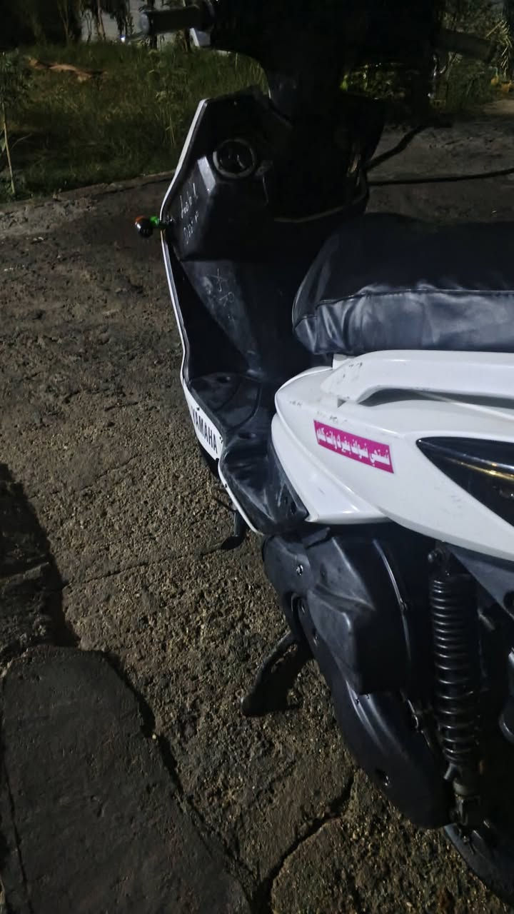 سلام عليكم ورحمة الله وبركاته (الهم صلي على محمد وآل محمد) دراجه  سكنس فحل للبيع  اللون ابيض ادراجه مكفوله كفاله عامه من محرك مامفتوح تخم تايرات كفرات داخليه كفرات خارجيه (شرط الختم)  . صالنصه بلادي. دبلات خلفي بلادي. دبلات امامي بلادي.   كلجات خلفي امامي بلادي. كشن بلادي. ماصده بلادي. عداد سرعه بلادي. بريك ويل امامي خلفي بلادي. السرعه 140.تقفل 110 ـــــــــــــــ ملاحضه ـــــــــــــــ نقصه بس هندر.(وبريك خلفي بس السيم وبوليش ).... للستفسار او الاتصال ***********.
