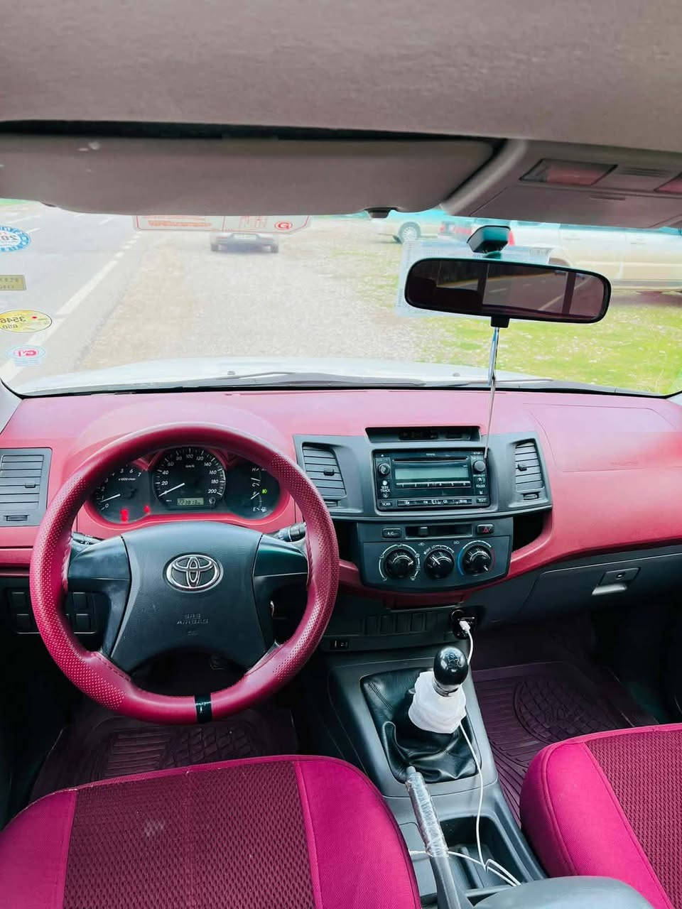 تویتاهایلۆکس
2013
پارچەڕەش
سۆنەرم داناوە
بی دەعموو لیدران لەسەر ساغی
سەنەوی تا2029تازەیە ڕەقەم سلیمانی
مەکینەی نەکراوەتۆ
ڕۆن بۆڕۆن بەشەرتی ئەوەی ڕۆن کەم نەکات
223هەزار ڕۆشتوە
بی تەقەو ڕەقەکامل مەسرووف
چوار تایەی لۆک 
ڕۆنی گێڕ مەکینە اکسل گۆڕاوە

شوین شارەزوور ***********
