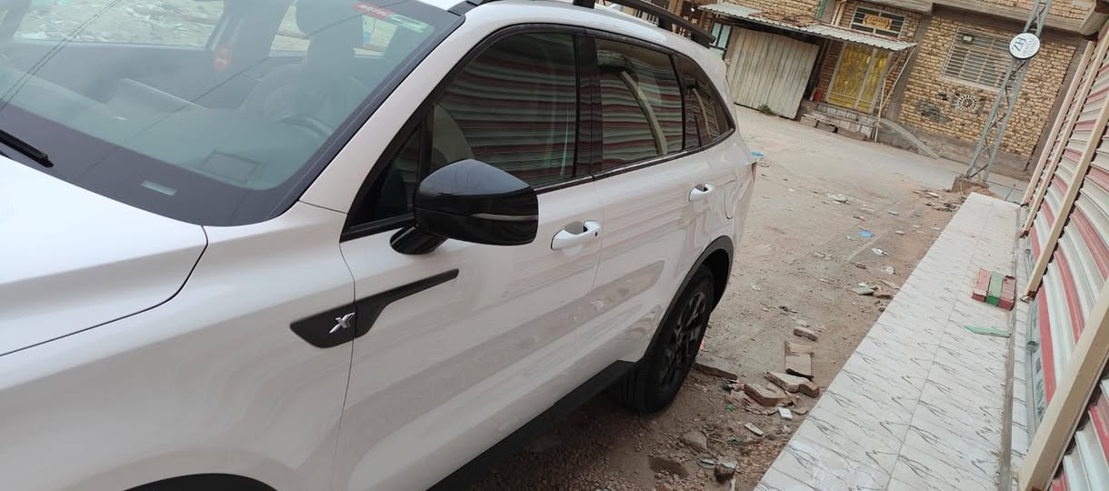 كيا سورنتو موديل ٢٠٢٢ أمريكي 
محرك  ٤ سلندر  ٢.٥  GDI  
أبيض اللون ماشية ٧٩ ألف كيلو
الرقم أربيل إنكليزي
حادثها بابين الجهة اليمنى 
بيها بارد قليل ومصلح 
 ٧ راكب 
كشن السايق كهربائي  
الاتصال .. واتساب 
***********
