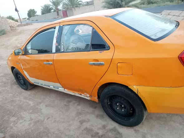 #للبيع
سيارة جلي صالون موديل  2012
محرك كورلا گير عادي
 اي نقص ما بيها بس تلحيضات صبغ بيبان 
السنويه صاقطه ب 2017 رقم صدامي
ما اندل راعيها اتكفلها سرقه وعشائر 
السعر 15 وبيها مجال 
#رقم الهاتف
***********
