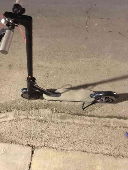 سلام عليكم                                                                سكوتر كهربائي لــلـــبــيــع (سكوتر شاومي ) 
بطاريه عاليه تكفي لمدة ٣ ساعات تكون حسب السرعه المحدده  
مدة الشحن تطول ٣ ساعات ضبط 
يتكون من ٣ سرعات ال اولى هيه Ego  يمشي بسرعه ١٥ ويطول لحد ٣ ساعات 
سرعه الثانيه هيه D يمشي بسرعه ٢٥ تطول البطاريه ٢ ساعات 
سرعه الثالثه هيه S (رياضي ) يمشي بسرعه ٦٥ يطول ساعه ونص 
كل السرعات حقيقيه 
كلشي ممبدل بيه بس جوب 
السعر ٢٥٠وبيه مجال للاستفسار اكثر الدخول خاص 
السكوتر جديد طالع بيه بس شهرين الموقع / حي الحامعه رقم الهاتف ***********
