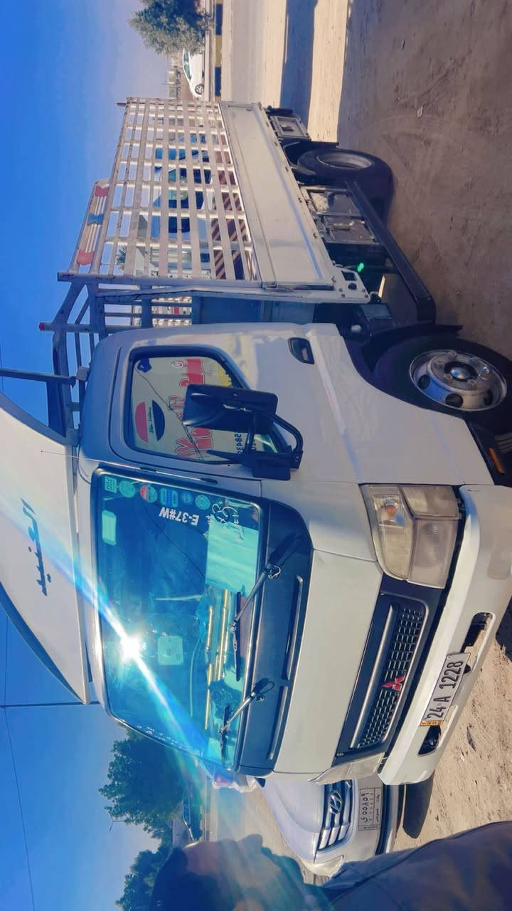 كنتر ٢٠١٣
مكفول ماعدا بارد صغير في باب السائق
 تخم تاير برجستون
 ويل ١٧
باتري جديد 
بنز وفلجه جديد
 السياره جاهزه للشغل
 سنوية ٢٠٣٠ هزه شهر الثامن 
للاستفسار الاتصال 
***********
