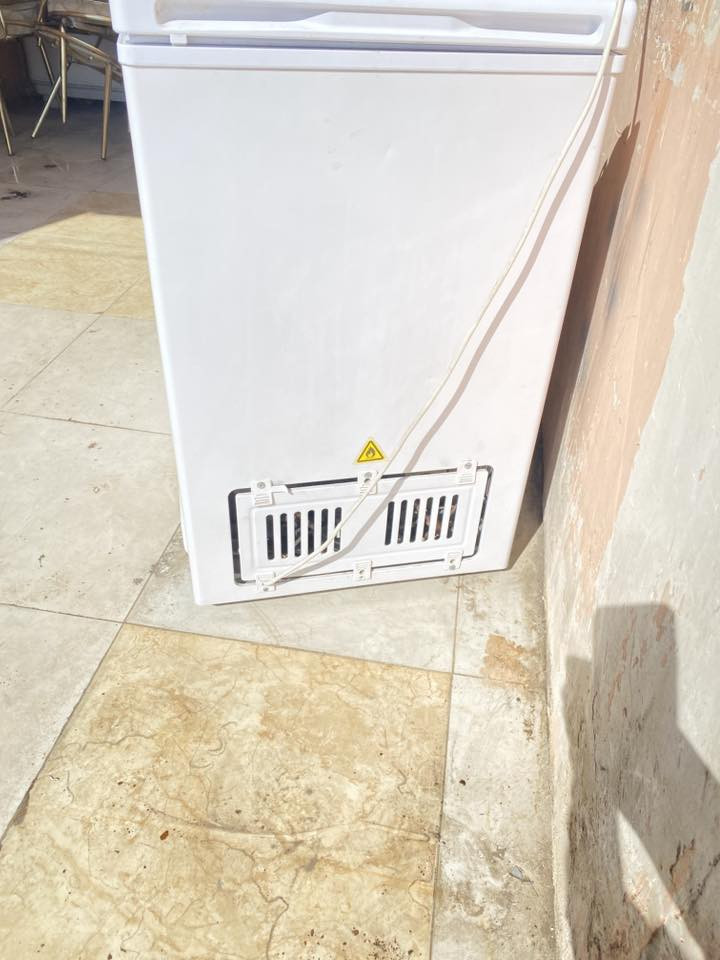 إسلام عليكم مجمده شغاله بشرط كل عيب مابيها تجميد فول نوعيه أرجلك نظافه 100٪؜ (12.قدم) السعر 150 الشراي يتصل على الرقم ***********
