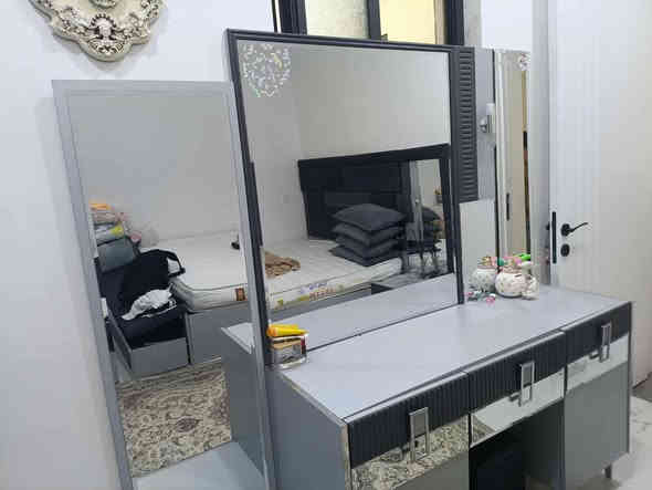 ئەم تاقمە بۆ فرۆشتن  شتێکی زۆر جوان و ڕاقیە شوێن قەڵادزئ بۆ کڕین پەیوەندی بکەن ،***********
