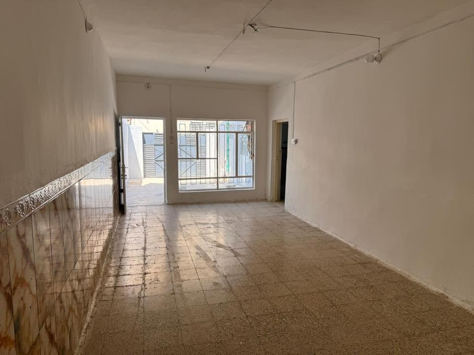 مشتمل للايجار في المقدادية
📍 الموقع: حي العسكري - شارع مدينة الألعاب (مقابل مستشفى الزهراء).
🏠 يحتوي على:
 غرفة نوم + استقبال
 مطبخ + صحيات
 كراج سيارة
علما المشتمل مرمم حديثا وجاهز للسكن
📞 للتواصل: ***********
