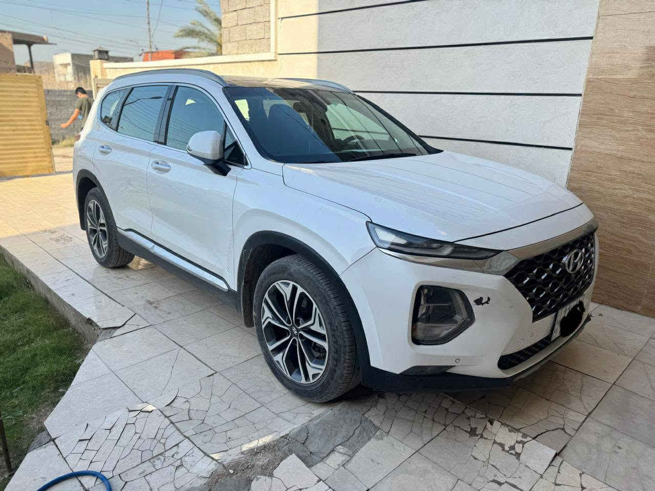 السلام عليكم سنتافي ٢٠٢٠ خليجي فول الفول  ١/١ مكفولة عدا بارد قليل ماشية ٤٧ الف جديدة كلش داخل قرميدي  رقم بغداد بأسمي السعر ٢٢٠ وبيها مجال بسيط للأستفسار ***********7 مكان السيارة الغزالية
