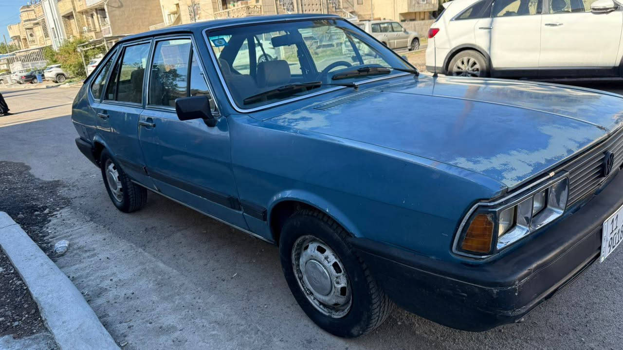 برازيلي موديل 1985 كير عادي محرك بلاد كشر نضيف بدون ملاحظات اتراي حلو سنويه بسمي لغايه 2029 كلشي بيها شغال تبريد شغال وجاهز سعرها 36 ومكانها ساحه بيروت 
للاتصال ***********
