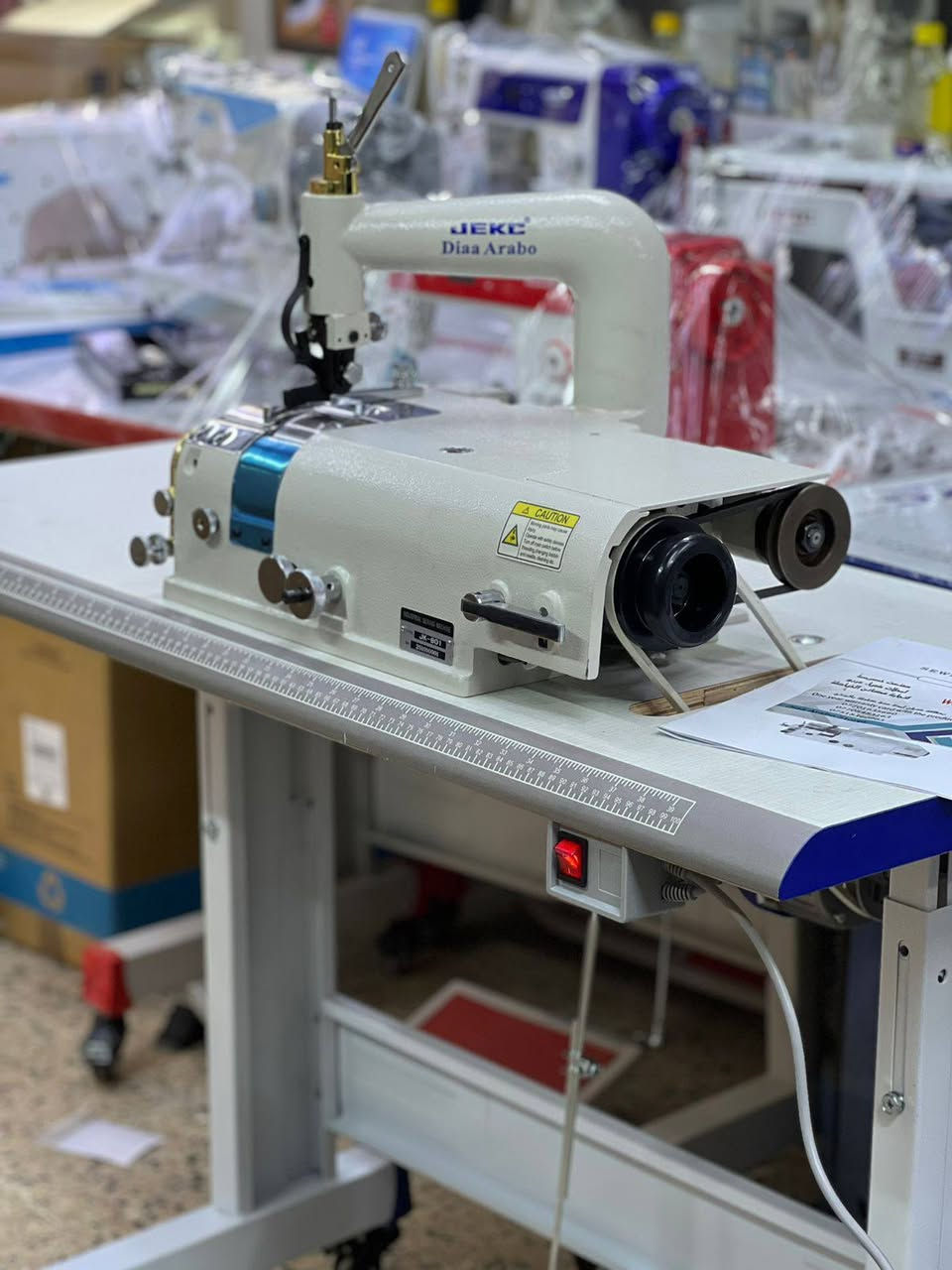 السلام عليكم
ماكنة التعريش من ماركة جيكس JEKC لتخفيف الجلود
 دقه وامتياز بالعمل 
متوفر جميع موديلات مكائن الأختصاص الصناعي
⚜️ ماكنه صناعي من ماركة JEKC ⚜️
اختصاص للجوادر والمشمع
جوزه كبيرة
طعنة بحجم 0 إلى 12
وقدم كبيرة للشغل

للاستفسار الاتصال_
***********-وتساب +اتصل
‏‪***********‬‏اتصال
‏‪***********‬‏ وتساب اتصال
