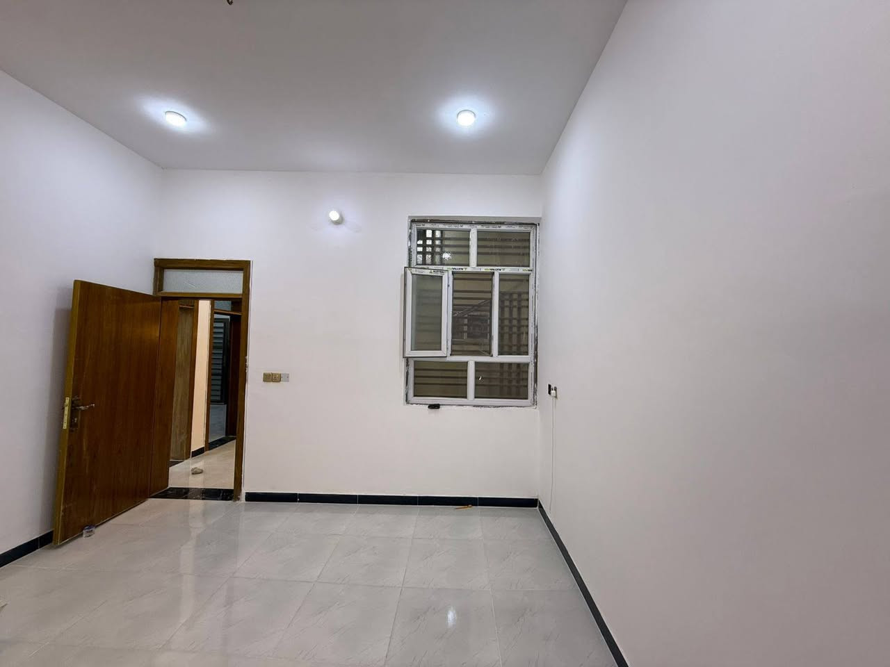 ⭕ بيت للبيع طابو زراعي سند 25 )(مشمول تطويب خدمات تبليط_)
⭕️المساحة 100 متر مربع ركن الواجه 10 ونزال 10
⭕️العنوان الدار  / التقية الثالثة _ داخل مجمع الروان النموذجي 
⭕️بناء البيت 2025
⭕️بناء  مسلح 

—————————————  لانتعامل برفع سعر العقار عن سعرة الاصلي نجمع البائع بالمشتري مباشرتا
           تـــفـــاصـــيـــل الـــدار 
(كونكريت مسلح )
⚜️ غرفة
⚜️صالة 
⚜️استقبال
⚜️مطبخ 
⚜️مجاميع صحية 
⚜️طارمة  
ــــــــــــــــــــــــــــــــــــــــــــــــ
​——————————————-
#متابعة_الصفحة
#لـــمـــن يـــرغـــب فـــي عـــرض عـــقـــاره لـــلـــبـــيـــع او الايجار  يـــرجـــى الــتــواصــل مــعــنــا ع خاص

———————————————————للاستفسار مراجعه مكتب المدينه التقيه3 الفرع المقابل لمعمل غاز الديوانيه او الاتصال
 *********** واتساب
‏‪0783 027 9730‬‏
