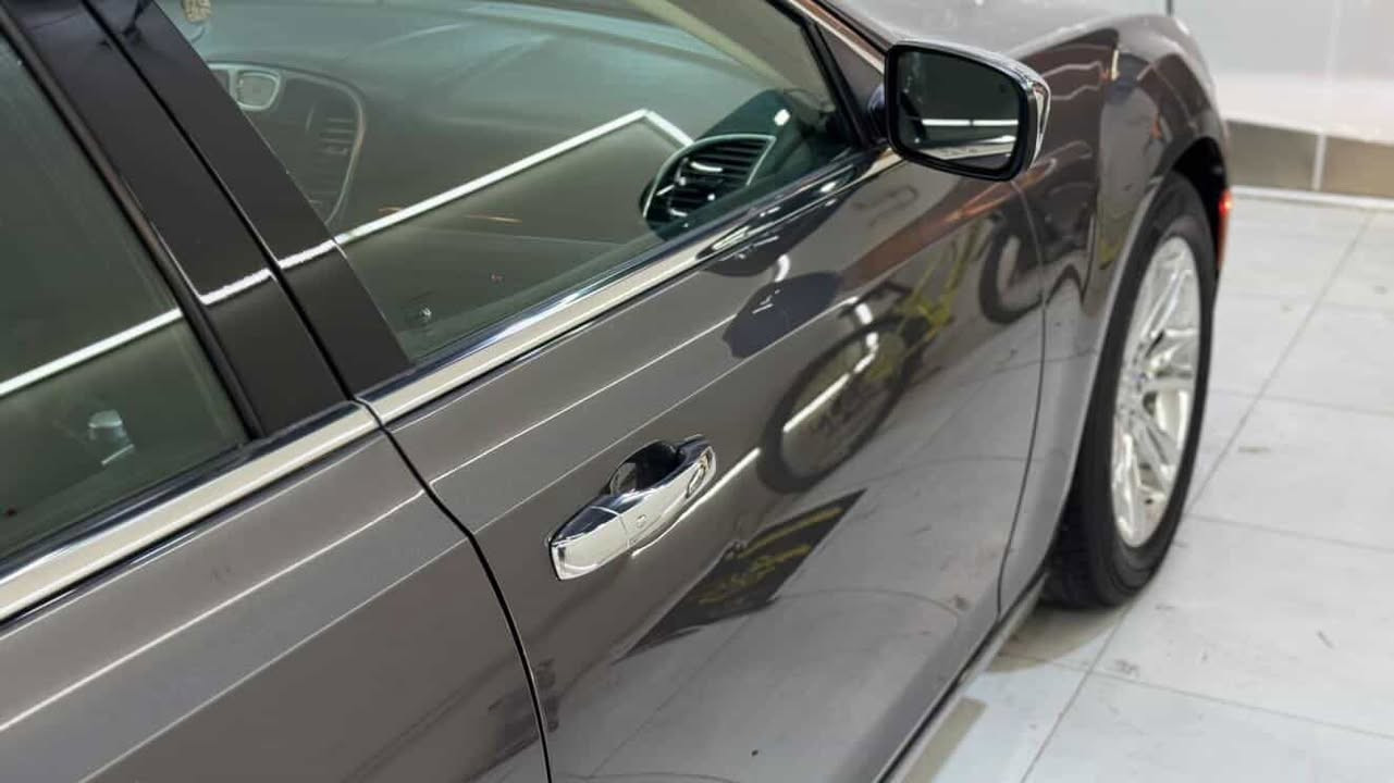 السلام عليكم
اوباما 2016      300C
لون رصاصي 
رقم بغداد  حره داخله صارله شهرين  ضباط 
ماشيه 126mi 
كفاله عامه ماعدا الجاملغ الخلفي الايسر بي بارد قليل جدا حك شبر وربع دعاميه خلفيه 
معروفه مواصفات C 
السعر 235$ وبي مجال قليل 
***********
