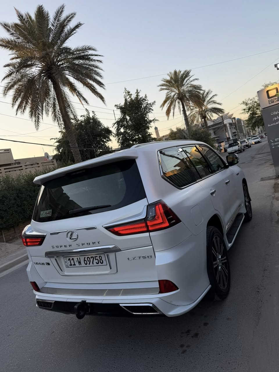 السلام عليكم لكزس للبيع موديل 2019
رقم بغداد باسمي سنوية نافذة لغاية 2030 

سياره مكفولة كفالة عامة بيها كرت تكحيل فقط 

مغلفة ppf طافي ضمان 10 سنوات من شركة nano shiled

فول مواصفات داخل احمر مواصفات كورو 

ممشة السيارة 75 الف Km 

السعر 65 الف دولار جوه السوك 

السيارة جديدة وعلى وضع الشركة 

عليها ادامة كاملة بشركة SAS 

عنواني بغداد حي الاعلام ***********
