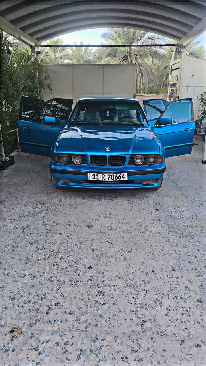 بي ام 525  موديل 92 رقم بغداد تحويل مباشر كير. مكينه تبريد ثلج حداديه تخم تاير ويل نجمه  شاشه داخل يخبل 
مكان كربلاء 
سعر 63 
***********
