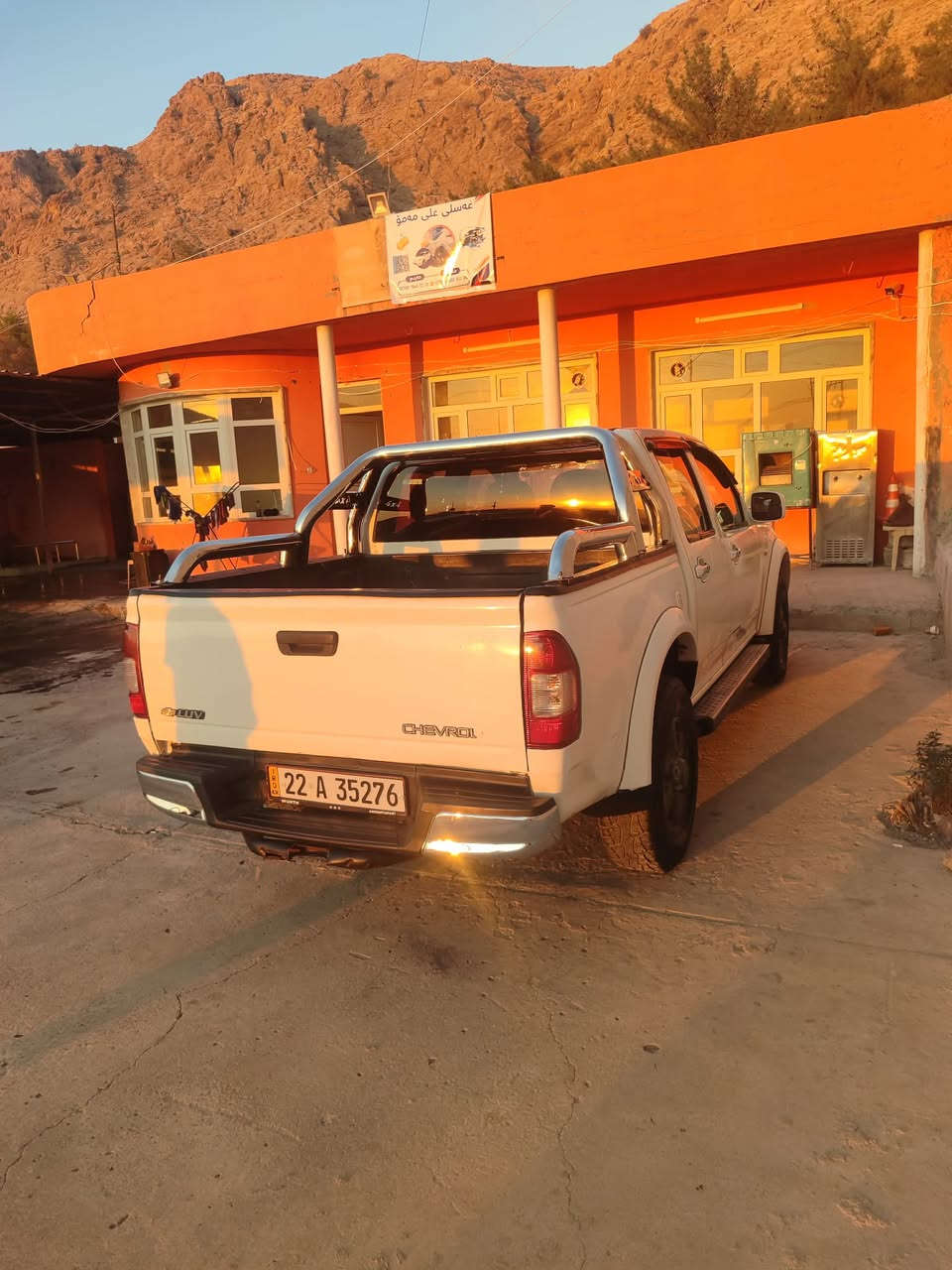 پیکاب شوفرلیت٢٠٠٤
پیکاب دەبل قەمەرە  دەبل اکسل رەقەم هەولیر سەنەوی رەقەمی نويیە گیر و مەکینەو ئەکسلی بەشەرتە سەیارەکە جەند پارجەیەکی و سەقفی پەمپە بەبێ لیدران سەیارەکە موزایدەی پۆلیسیە 
نرخی٦٧$کەمیک مجال
***********
بیکاب دبل  قمرە و دبل اکسل رقم وسنویە جدیدە  رقم اربیل گیر محرک کل بشرط
