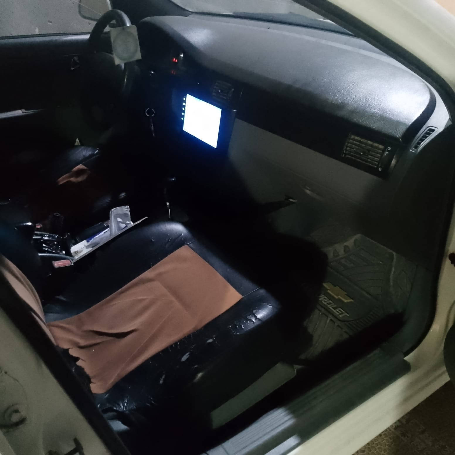 السلام عليكم اوبترا للبيع موديل 2010 بأسمي سنويه لل30 مكفوله من الضربه بيهه صبغ مكينه وگير جدد حداده جديده تبريد وتدفئه مكاني البصره قضاء القرنه رقم الهاتف *********** السعر ٦٨ وبيهه مجال قليل
