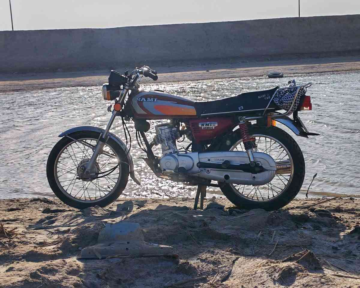 سلام عليكم للبيع دراجة نامه موديل ٢١ كلها بلادي مامفتوحة شرط بلادي افحص وين ماتريد تاير خلفي جديد باتري جديد مرقم مثنى سنويه لل٢٧ بسم ولد صاحبي مداور ثاني يوم بمليون و٢٥٠ وبيها مجال بسيط حق جيه مكاني السماوة منطقة المعالي ***********
