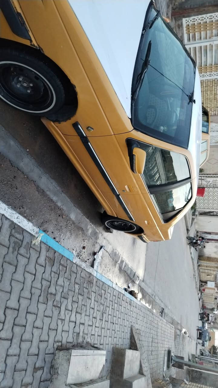 السلام عليكم بيجو بارص 2015 مصفره هيئه وغرامات سنويه لل30 سياره لا تبديل ولا صبغ. مكينه كير فقط عوزها تبريد. خياسات ذني مبينات بالصوره كدام عينك رقم انكليزي واسط. مكانها كوت.
السعر 38 وبيها مجال. ***********
