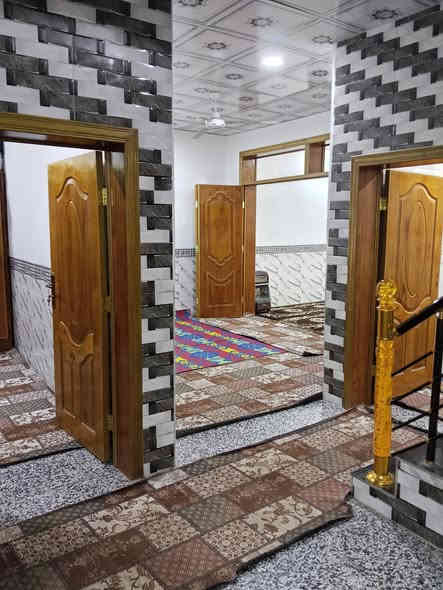 بيت للبيع طابقين المساحه 100 متر منطقة العامرية قرب سيطرة الإبراهيمية شارع تبليط  يبعد عن شارع طويريج كربلاء 700 متر كافت الخدمات ***********
