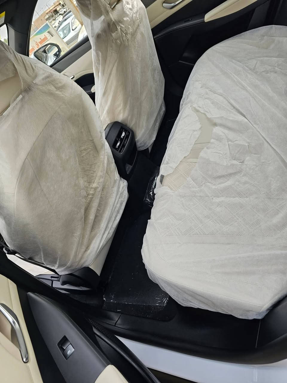 بي واي دي كين بلس DM-i موديل 2025  
متوفر مرقم جاهز .بغداد .أربيل
 زيرو كم |
 فول مواصفات 
• المحرك: 1.5 لتر بنزين + محرك كهربائي (هايبرد DM-i)
• سعة البطارية: 8.8 كيلو واط ساعي
• المدى الكهربائي: 50 كم
• (هايبرد): (بنزين + كهرباء)
• سعة خزان الوقود: 65 لتر
• نظام الدفع: أمامي (FWD)
• ناقل الحركة: أوتوماتيك E-CVT
• وضعيات القيادة: EV / HEV / سبورت / إيكو
• حساسات خلفية وكاميرا
• أضواء أمامية وخلفية LED كريستال
• مثبت سرعة
• مرايا قابلة للطي يدوياً
• فرامل يد كهربائية + Auto Hold
▪️فتح صندوق ذكي 

• نظام قيادة ذاتية كامل
• نظام (RSA) للتعرف على لافتات السرعة
• جنوط 16 إنش
• كراسي جلد بتحكم يدوي
• شاشة أمامية 8 إنش + شاشة وسطية لمس 5 إنش
• فتحات تكييف خلفية
• تحكم من المقود
• Bluetooth / AUX / USB
• 4 سماعات
• شاحن BYD أصلي 8 أمبير
مع لوحات  مروريه مميزه 
🦅معرض ألظلال المركزي 🦅

اي استفسار عن طريق الاتصال فقط غير متواجد ع الانترنت

واسط الصويرة شارع المعارض الرئيسي 

***********    واتساب

***********    واتساب
