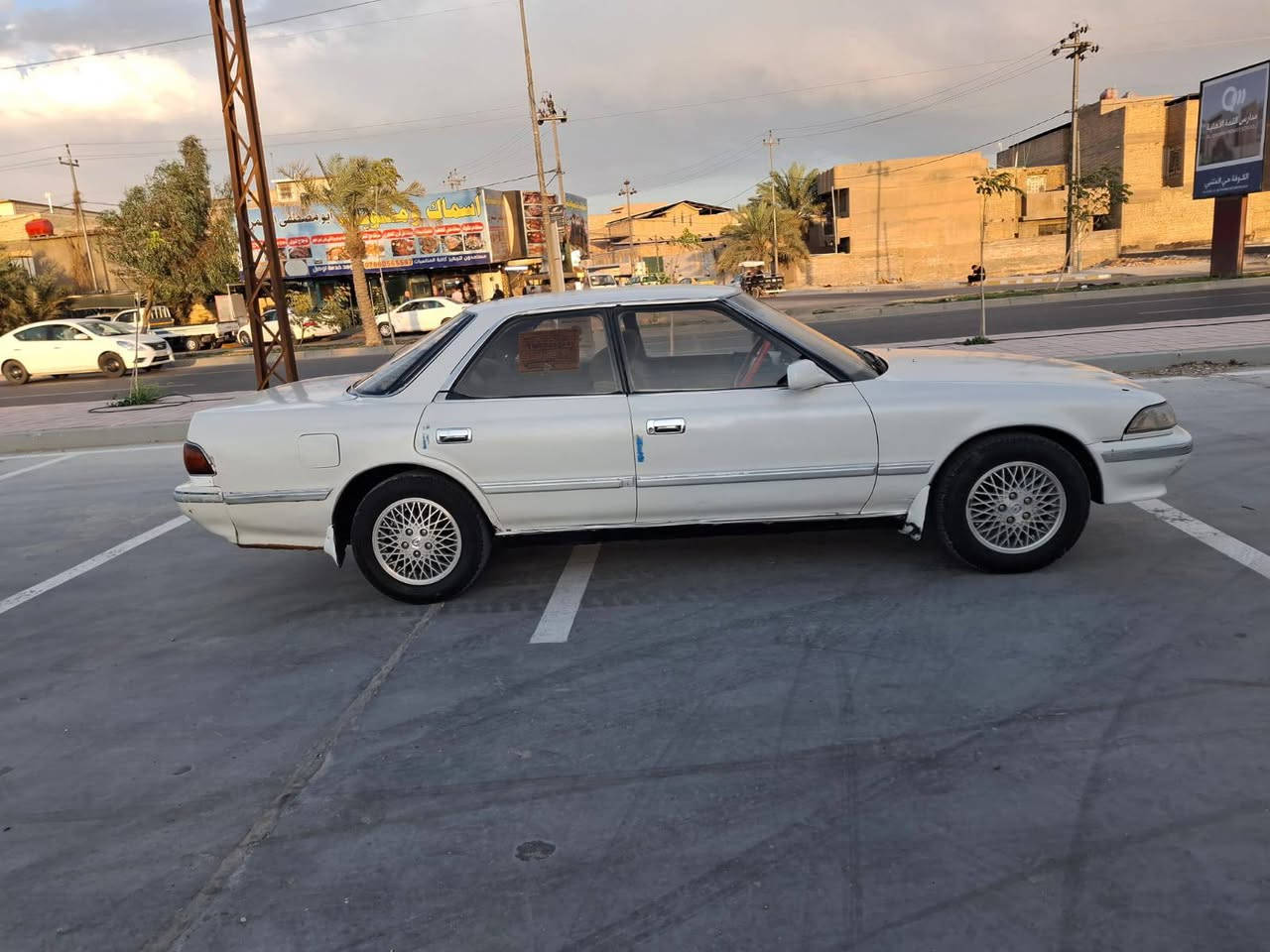 السلام عليكم..
سيارة مارك عظم مديل 1992 مكفولة ضربة وكصه ونقل جثة السعر 40 وبيها مجال 
بيها دحجة بسيطة جاملخ الورة صوب السايق
مكان السيارة...  نجف /الكوفة 
للتواصل 
***********
***********
