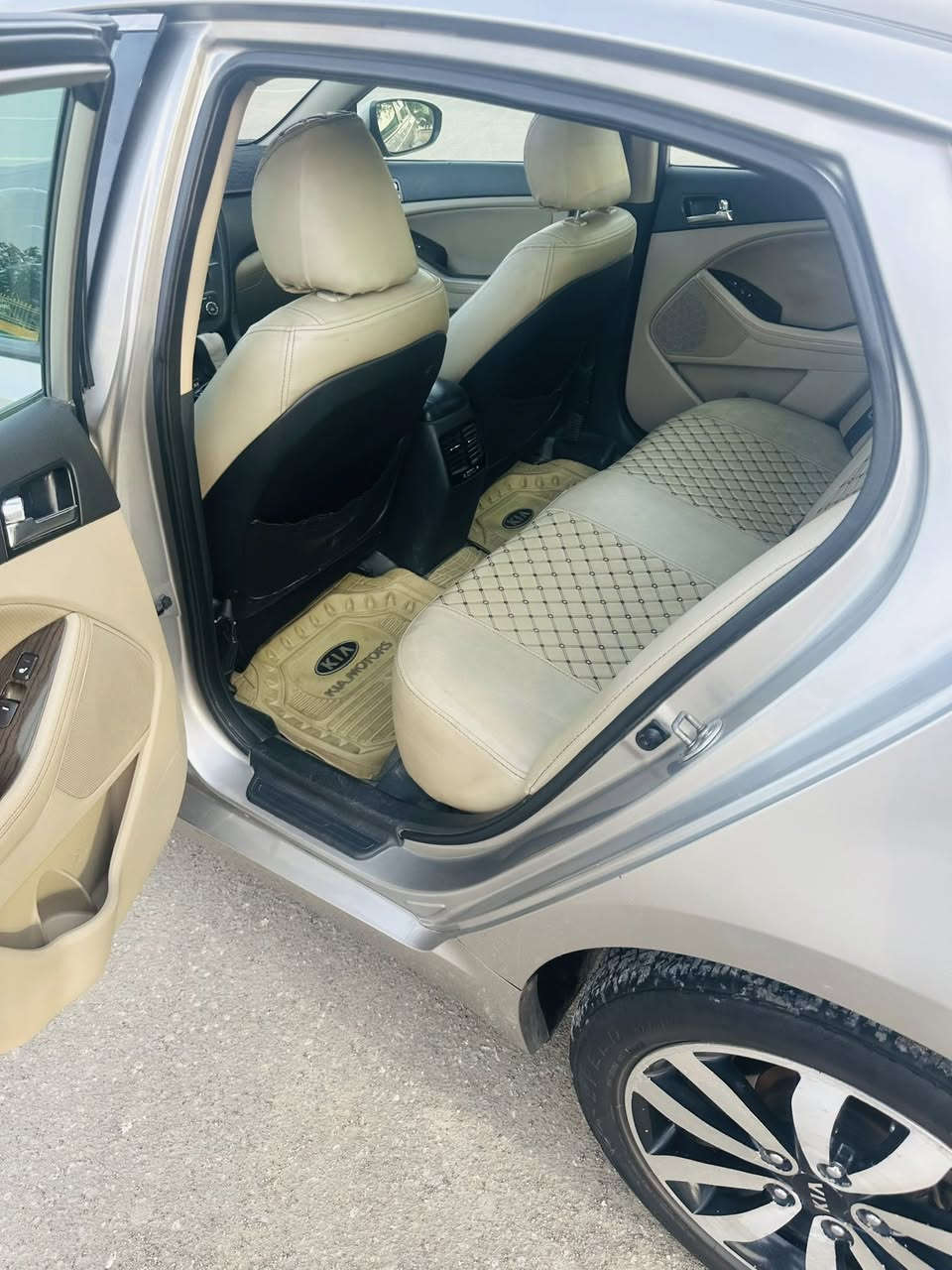 سلام عليكم كيا اوبتما موديل 13فول واحد ع واحد لمتت  وارد امريكي محرك 2400 السياره بيها 4 قطع صبغ فقط مكفوله من الدواخل خلاص بجم كبس ماشيه 111 كلش نضيفه وجاهزه من كولشي منضومه زنون عالي ناصي حداديه تبريد تايرات اي نقص مابيها 
مال جناي السعر 105 وبي مجال مكاني بابل حله 
***********
