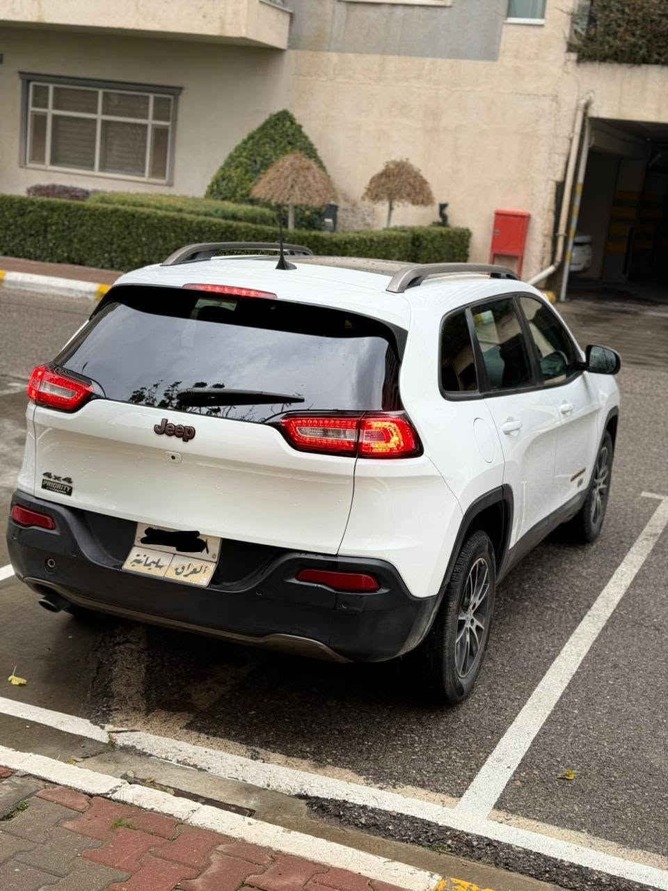 Jeep cheroke 2016 limited                              چوار بستۆن   
دەبڵ ئەکسل 
دەبڵ گێڕ 
تۆماتیک عادی
چوارمۆدی لێ خوڕین
پانۆرامە
لایت ئۆتۆ LED
چوارجام ئۆتۆ
کوشن هیتەر کوشن کارەبا
سوکان هیتەر 
ئاوێنە هیتەرو ڕادار
جام هیتەر
سنوق جەگ
شاشە گەورە
هەندێ مواسەفاتی تر 
دوو پارچەو پەڵەیەک بۆیاغ
سەنەوی و ڕەقەمی تازەیە تا 2030بەناوی خۆمەوە
*********** فایبەر   واتسئەپف السليمانية, العراق
