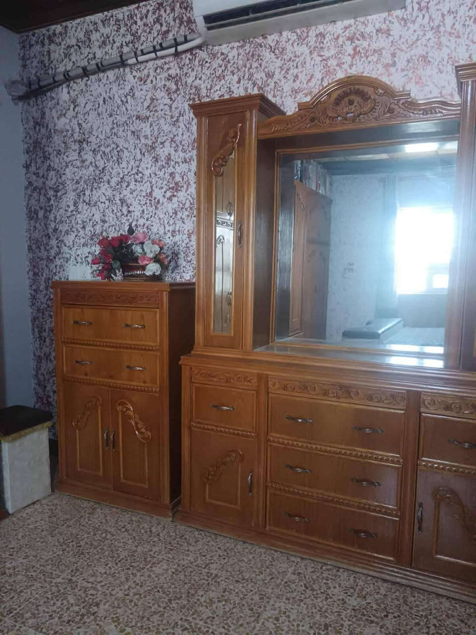 غرفه نظيفه جدا للبيع العنوان كياره للاستفسار الاتصال على الرقم التالي ***********
