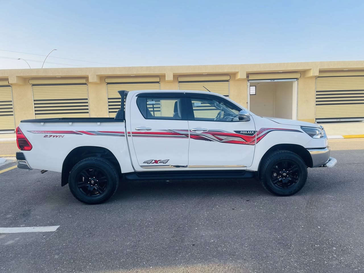 السلام عليكم 
للبيع 
تيوتا هايلوكس 
2025 جيهان 
فور ويل
ماشيه 8 الف بوضع الزيرو
مكفوله من الجكه 
ضايفين عليهه ويل كب بلادي 
رقم أربيل تحويل او وكاله
سعرها 323 وبيهه مجال 
الاستفسار ***********

معرض سالم التجاري/الانبار/حديثه/الحقلانيه
قرب محطة تعبئة وقود الحقلانية
