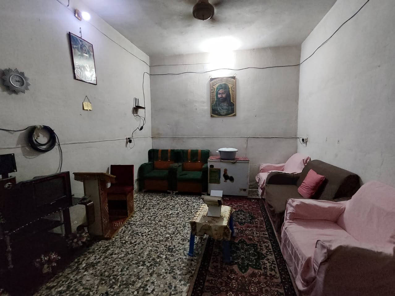 سلام عليكم
بيت للبيع مساحة 120 طابو زراعي في منطقة الدسيم يحتوي على مطبخ وديوانية وصالة وغرفة وغرفة في الطابق الثاني ومخزن و تواليت خارجي و تواليت و حمام داخلي 
المنطقة متوفر بيها الماء والكهرباء و المجاري 
والسعر عل خاص ***********واتساب
