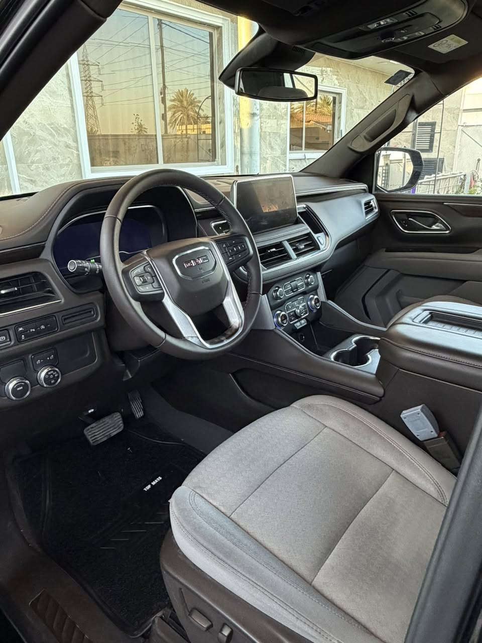 للبيع موديل 2024 ماشية 33الف مكفول مغلف جديد لوك سعرهة 50 ألف دولار مكاني بغداد ***********
