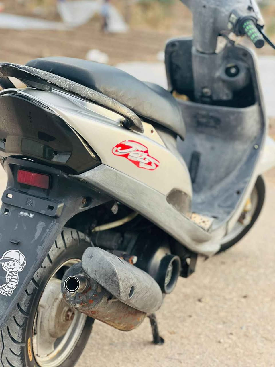 سلام عليكم. دراجة ماكس قجمة للبيع دراجة مفتوحة مرة وحدة دراجة خرسة ماتنسمع نضيفة وحلوة شلعة ومعدل وكاملة من كلشي نقصهة بس باتري كلشي شغال بيهة الدراجة اكفلك ياهة من تنقيص من تبخير من اي خلل 
السعر:450 وبيهة مجال حك الجية 
العنوان: البصرة الهارثة
رقم الهاتف: *********** Singapore
