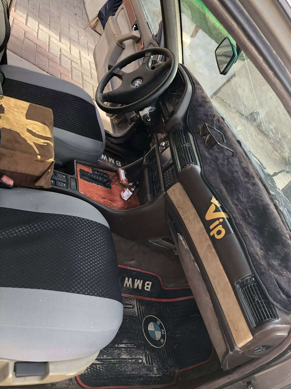 سلام عليكم BMWموديل 91 كير ومحرك وتبريد خير من الله  سنويه لل 28  هزه جديده سياره جاهزه  مكان بابل  سعر ٤٠ وبيه مجال لاتصال ***********
