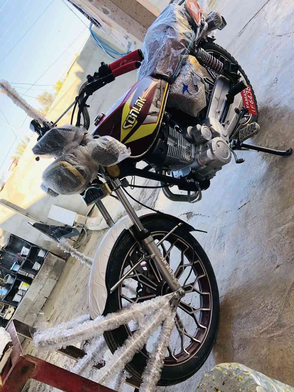 السلام عليكم للبيع خمسه كير سونك موديل 2024 منفيس موجود شاشه شغاله ماطور حلو ومرتب اي عيب ما بي سعر 680وبي شويه مجال مكان الحويجه داخل رقم الهاتف ***********
