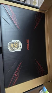 لابتوب asus  استخدام قليل  كامل الملحقات من كارتونته وشاحنته جديده وبح...