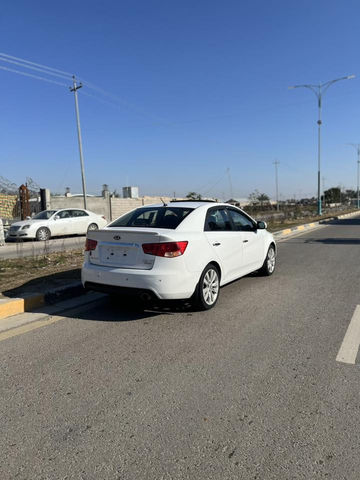 السلام عليكم
كيا سيراتو خليجي 2012 فول مواصفات: 
فتحة سقف
بصمة تشغيل 
بصمة ابواب 
مري شفط
تبريد لمس 
صاج بلادي
تدفئة تبريد شغاله 
شفتات بالستيرن
تحكم ستيرن جهتين
يدات نيكل
ماشية 151 الف حقيقي
مكينة كير كهربائيات مكفول
سيارة جاهزة مابية اي نقص
مكاني صلاح الدين قضاء بلد 
يرهم مراوس حسب القناعة 
***********
