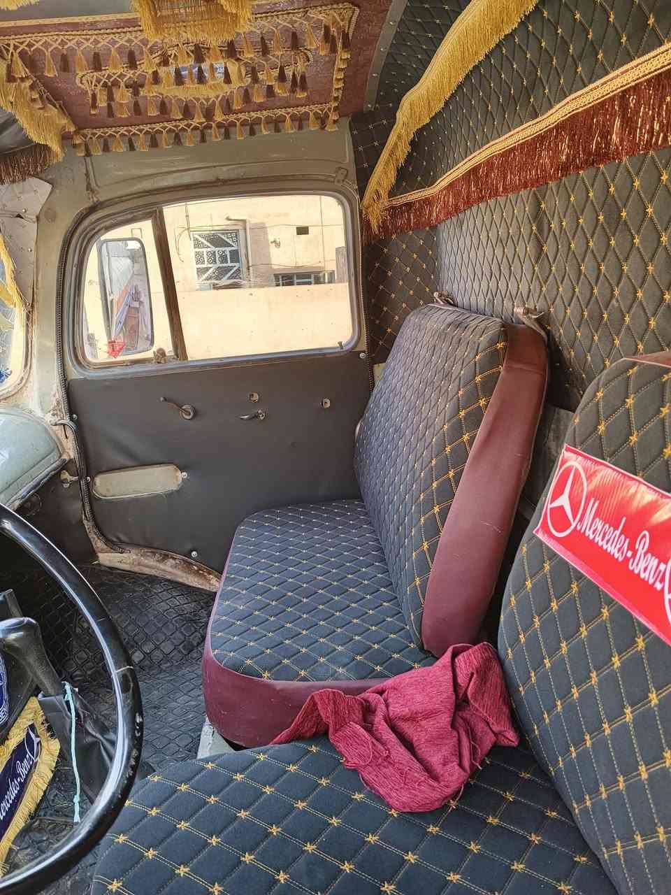 سلام عليكم اقجم للبيع موديل قديم ومحدثه محرك 55 گير 25 سياره جاهزه للعمل الاستفسار اتصل على الرقم ***********
