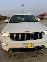 للبيع  جيب 2019 خليجي لمتدد بلاص  فول مواصفات   ثلاث شاشات  بانوراما  ...