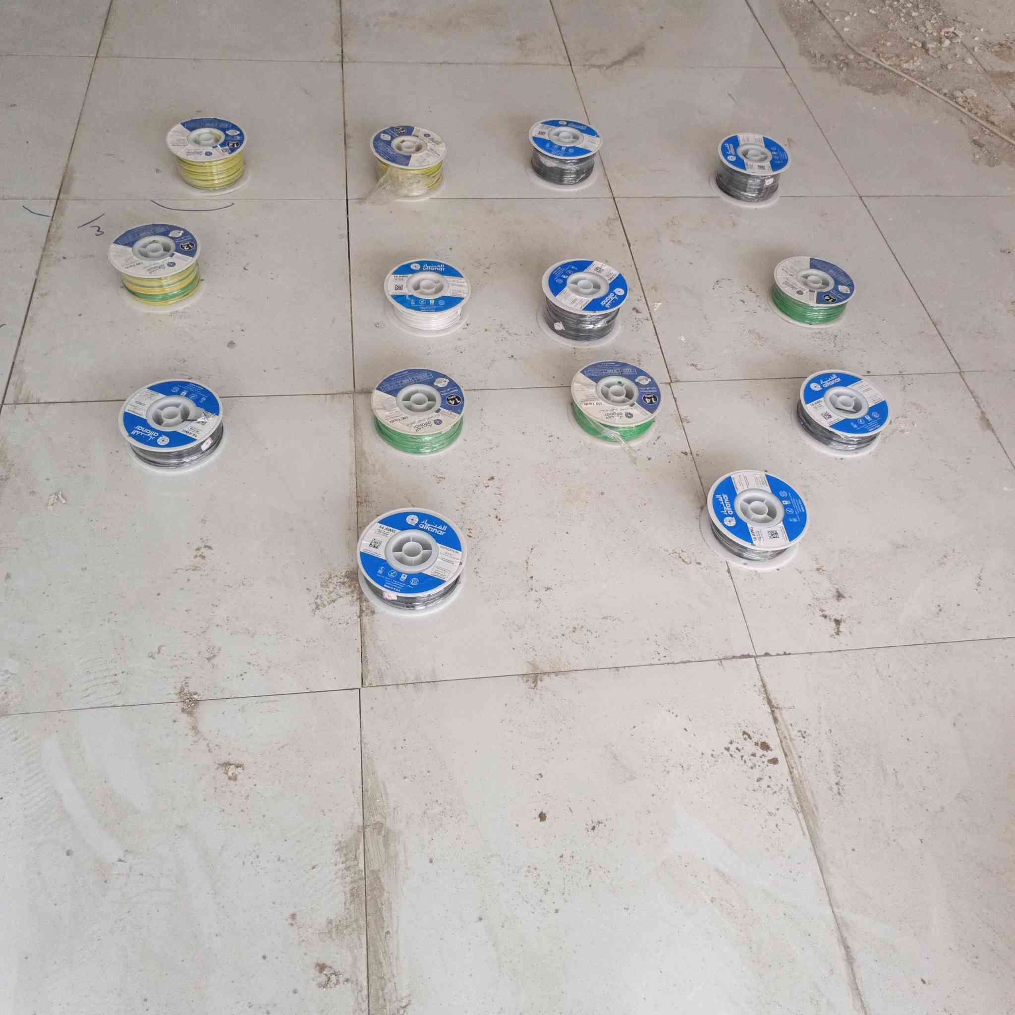 من احد مواقع كادر السيف للتأسيسات ألكهربائية منطقة كرمة علي الناحية تسليك أسواق المواد من  @ شركة نسيم البصرة في منطقه الموفقية شارع النهر للتواصل ***********
