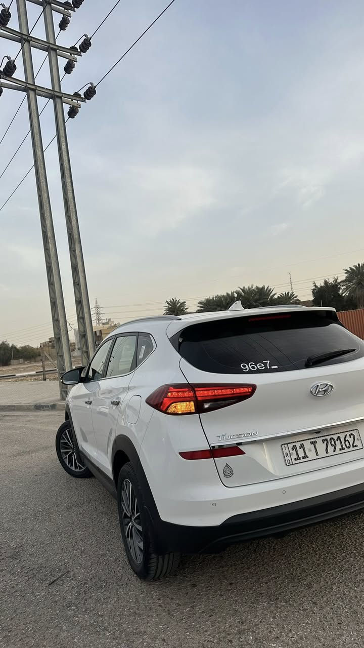 توكسان موديل 2020 رقم بغداد باسمي مكفولة عدا بارد بمقدمة البنيد مبين بل صورة حتة ماكحلتة ولا صبغته مقدار اصبعين ماشية 91 وقابل للزيادة مكان كربلاء ***********
