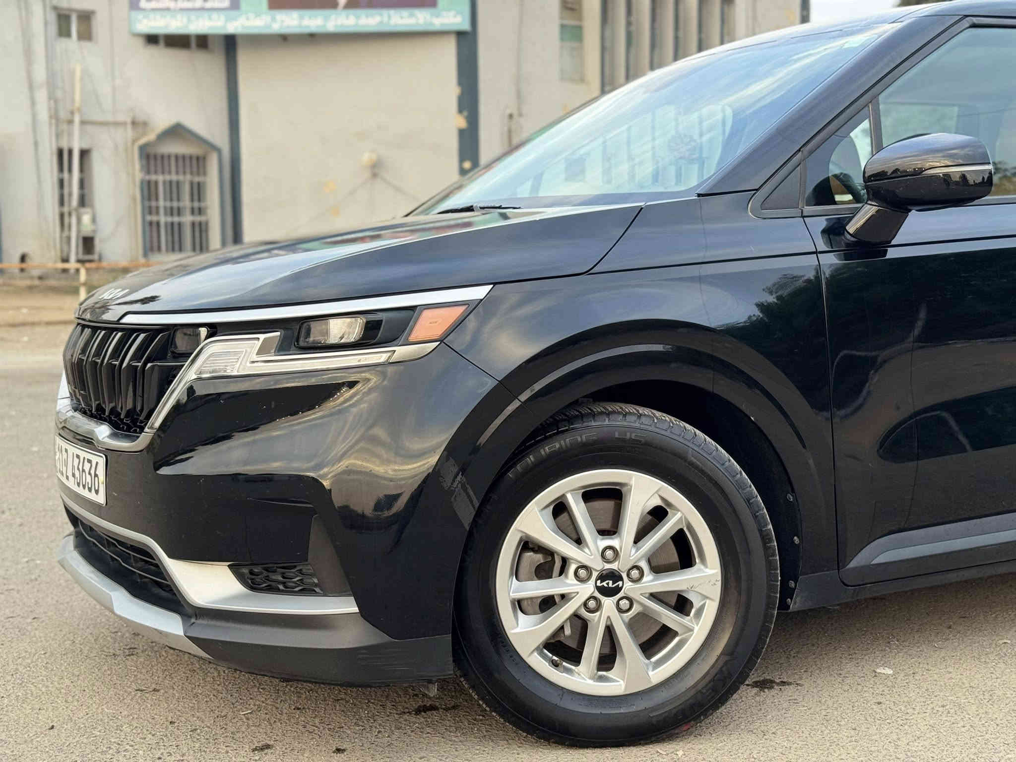 اللهم صلى ع محمد وال محمد 💯 
السلام عليكم 
كيا كرنفال للبيع 2024 وارد امريكي 
سيارة رقم بغداد انكليزي باسمي تحويل مباشرةً 

مواصفات السيارة 
بصمة 4 ابواب 
حساسات امامية 
حساسات خلفية 
رادار امامي 
رادار خلفي 
رادا جانبي 
نقطة عمياء 
سايد بريك بصمة
كشنات جلد لون عسلي 
شاشة كبيرة تدعم كاربلي 
منافذ شحن USB
لايت LED 
مانع انزلاق 
تشغيل واطفاء الحساسات 
كامرة خلفية عدد 2 
تحكمات استيرن جهتين
سياقة ذاتية 
تحديد مسار 
باب خلفي كهربائي
كشنات كهربائية 
7 راكب
ويلكب 17 
اشاير بالمري 
سيارة جاهزة مابيه نقص ان شاء الله 

سيارة وارد امريكي حادثها جاملغ خلفي وشويه من الصندوق الخلفي وكلهم راجعين ع بارد بدون صبغ وبيها تعديل بداية خشم الشاصي الخلفي الايسر 
وشوية من حوض الصندوق غير هيج 
مابيها شي كفالة عامة من دعامية للدعامية 

صور الحادث مرفقة مع المنشور 

سيارة مكانها بغداد _الحبيبية
***********
كل تفاصيل السيارة ذكرتها الكم فوك
