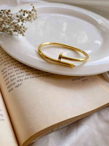 ✨ توفّر جديد! دشداشة قديفة (زبدة) ✨
خامة ناعمة، ثقيلة، قماش فاخر 
‌
🎨 الألوان: المتوفّرة حسب الصورة
📏 القياسات: L – XL – XXL – XXXL
حقائب مميزه من وعها بكوالتي راقي
متوفر عدت مديلات ولوان اخر قطع 
سعر الحقيبه 7 الف سارعو الحجز 
كل خطوة هي إعلان للأناقة. اكشفي عن ثقتك وجاذبيتك مع هذا الكعب.
​ارتفاع يمنحك القوة. كعب مصمم ليجعلكِ تشعرين بأنوثة طاغية وحضور لافت ارتفاع الڪعب 7 سم
​القوة في التفاصيل. .
السعـر الحذاء (20) ڪميه محدوده 
أناقة خالدة تُزين معصمك... كل ثانية تحكي قصة فخامة." ساعـه ڪارتير صارت متوفره
السعر بس ب 10 الف. هديه مميزه وسعر مناسب

والمفاجأة الأحلى… 🎁 ويّــا كل طلب أكو هدية مجانية!
‌
🚚 للطلب والاستفسار: خاص
استفادوا قبل ما تخلص الكمية 🔥
الحجز واتساب ***********. 
يوجد توصيل لجميع المحافظات  5000
#تفاعلكم_سر_نجاحنا🌷 
#مشاهدات_انستغرام #اكسسوارات
#حقائب #احذيه #دشاديش #ساعات #اسوارات #مشاهدات
