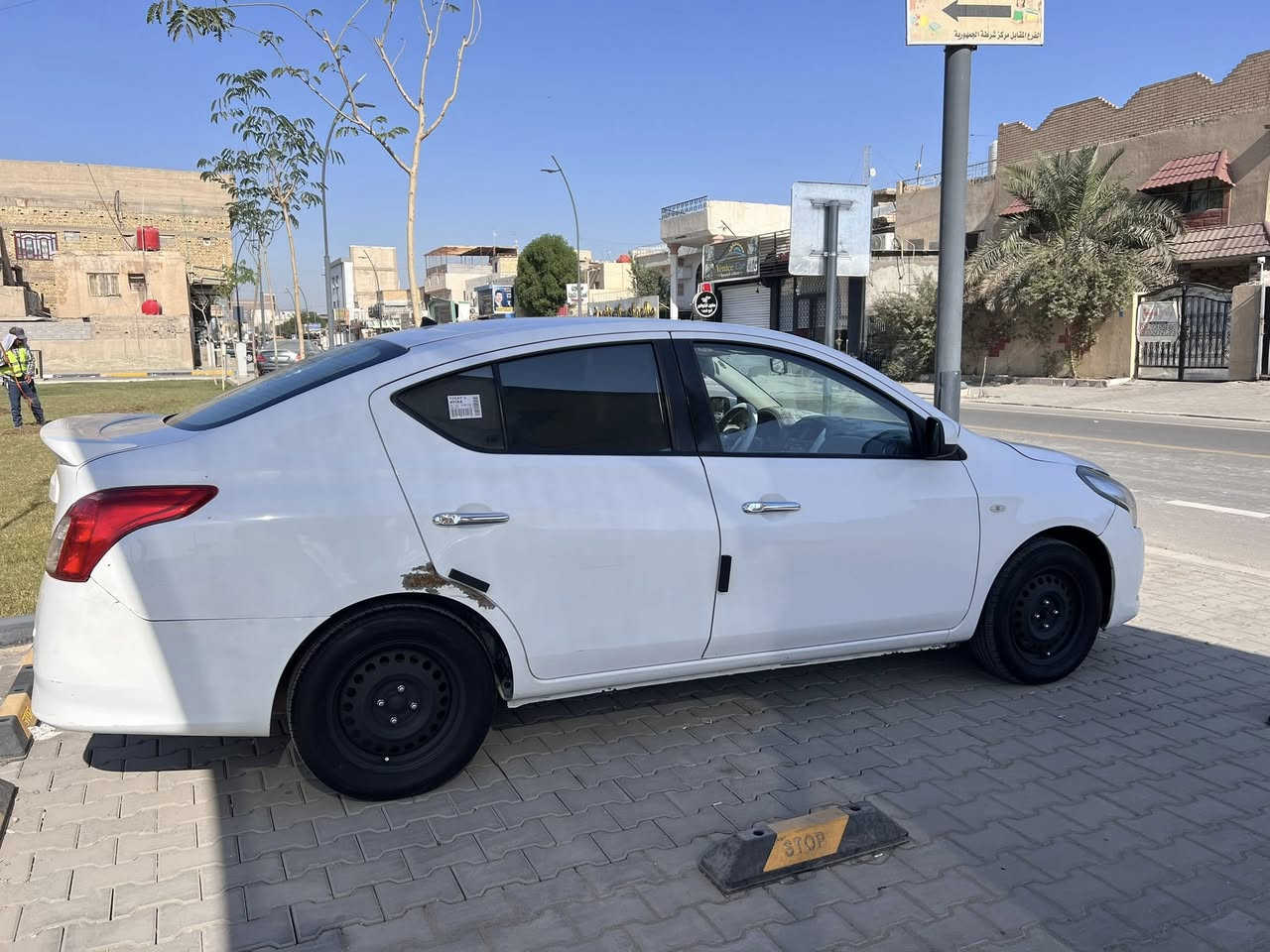 هندية بليته زرقة موديل 2021
السعر 105 
الجنينة شارع البهو 
*********** 
سنوية تنتهي بشهر 8
ماشية 139 
باب السايق بيه بارد خفيف 
والداير الورة ورصعات 2 ب بنيد 
كير مكينة كفاله وما بيه  نقص السيارة
