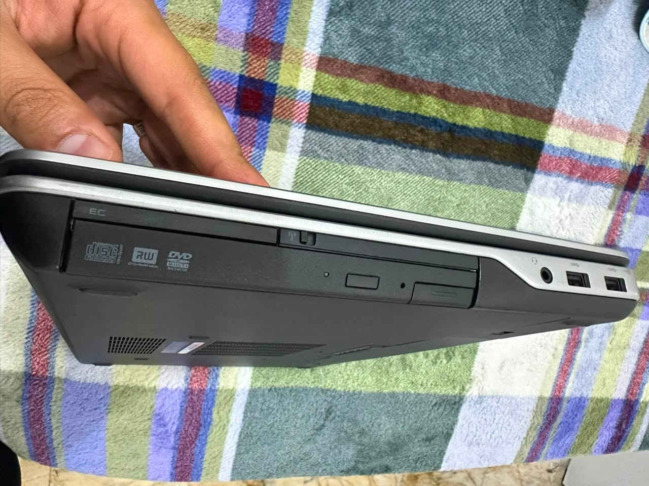 Dell 6540 Core i7
حجم الشاشة كبير جدا 15.6 

هارد 256 ssd 
كارت شاشة داخلي  2 كيكا وخارجي 4 كيكا 
الجهاز بالكارتون جديد كلش الجيل الخامس ويا ملحقاته شاحنه وجنطة 
مكاني ناصرية السعر 230 الف 
***********
