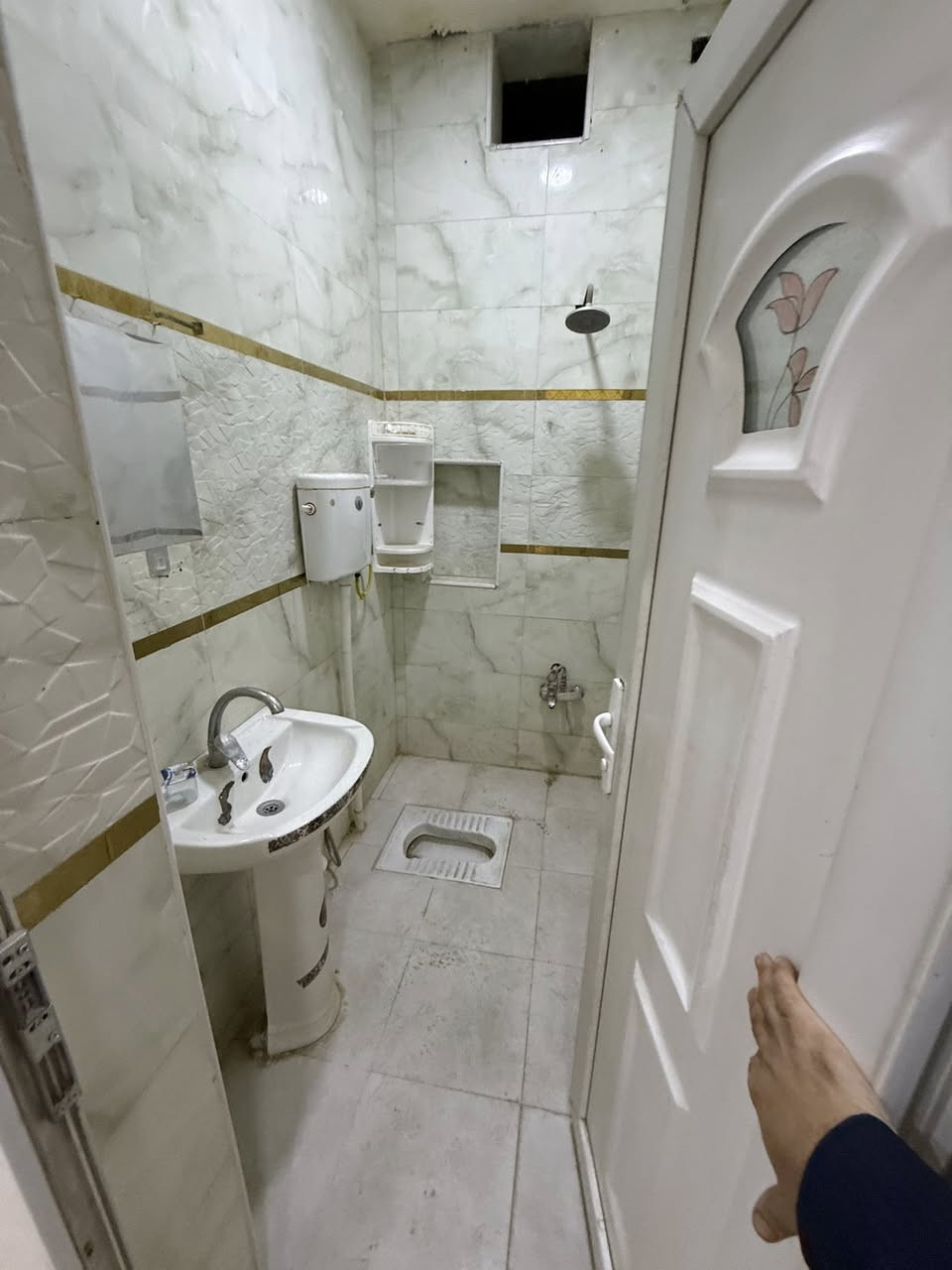 #بيت_للايجار
#شقةللايجار
توا مبني حديث 
كل واحد يحتوي ⬇️
غرفتين وصالة ومطبخ واستقبال وصحيات داخلية وخارجية 
للتواصل 
تريد البيت او الشقة مو مشكلة 
العنوان الناصرية -الشموخ -قرب اسواق ابو لانة
***********
***********
