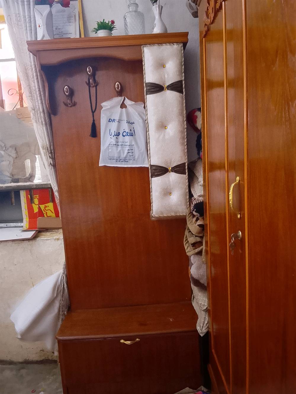 غرفه البيع نظيفة بيع مستعجل  السعر 650 مكان جانب الايمن بيها مجال شري يتصل ***********