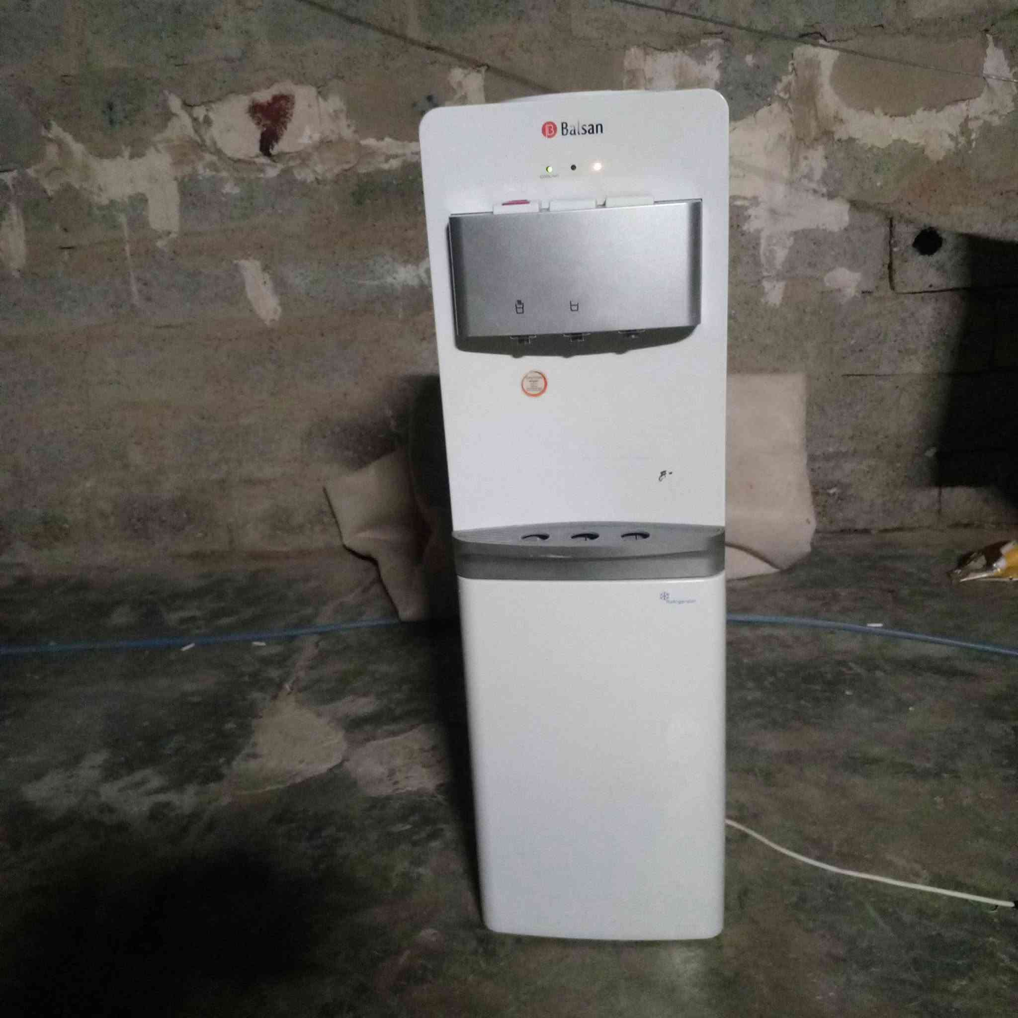 ثلاجه+براد للبيع شرط الشقل ***********
