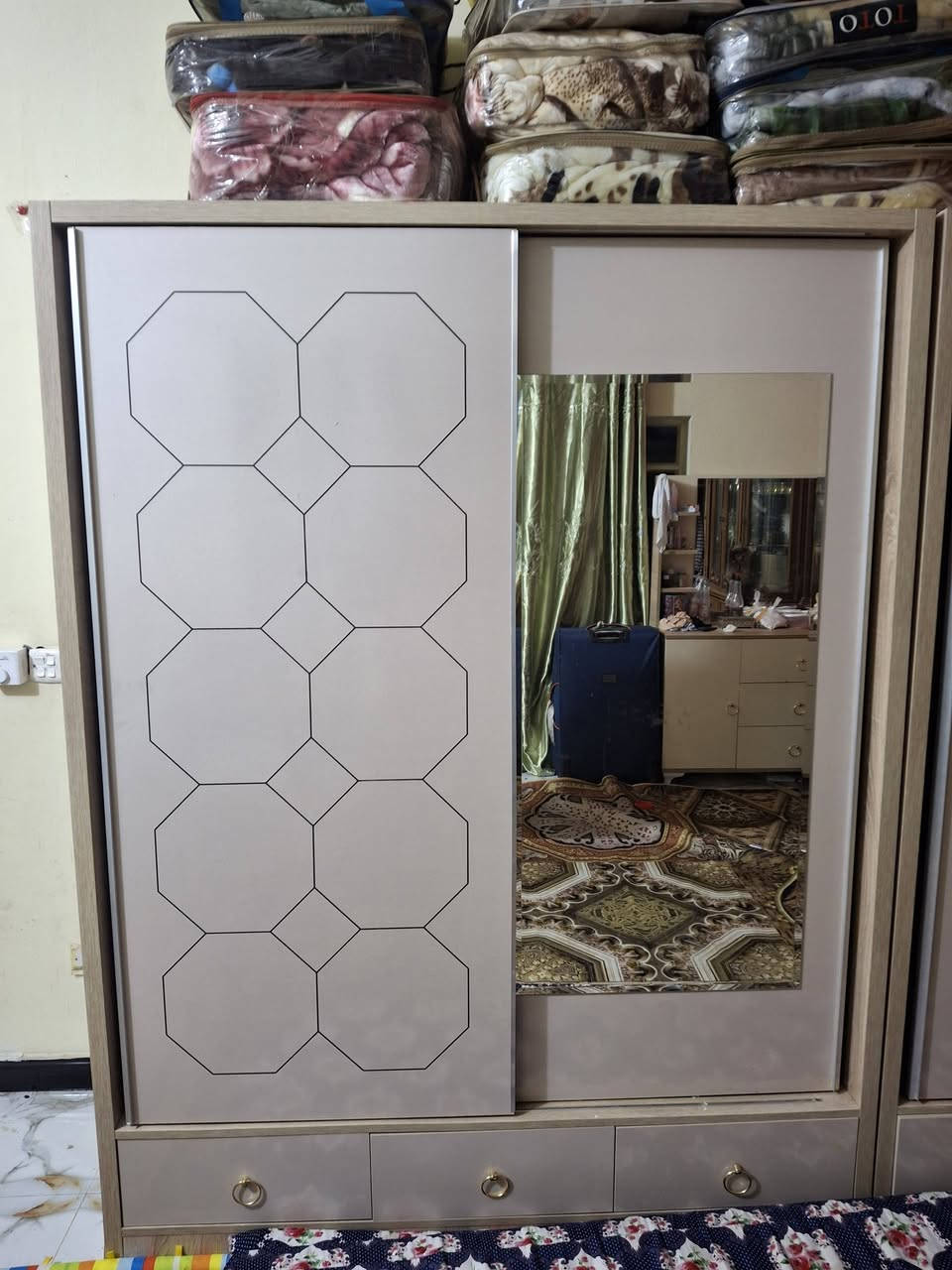 ***********
غراض نضاف لبيع
