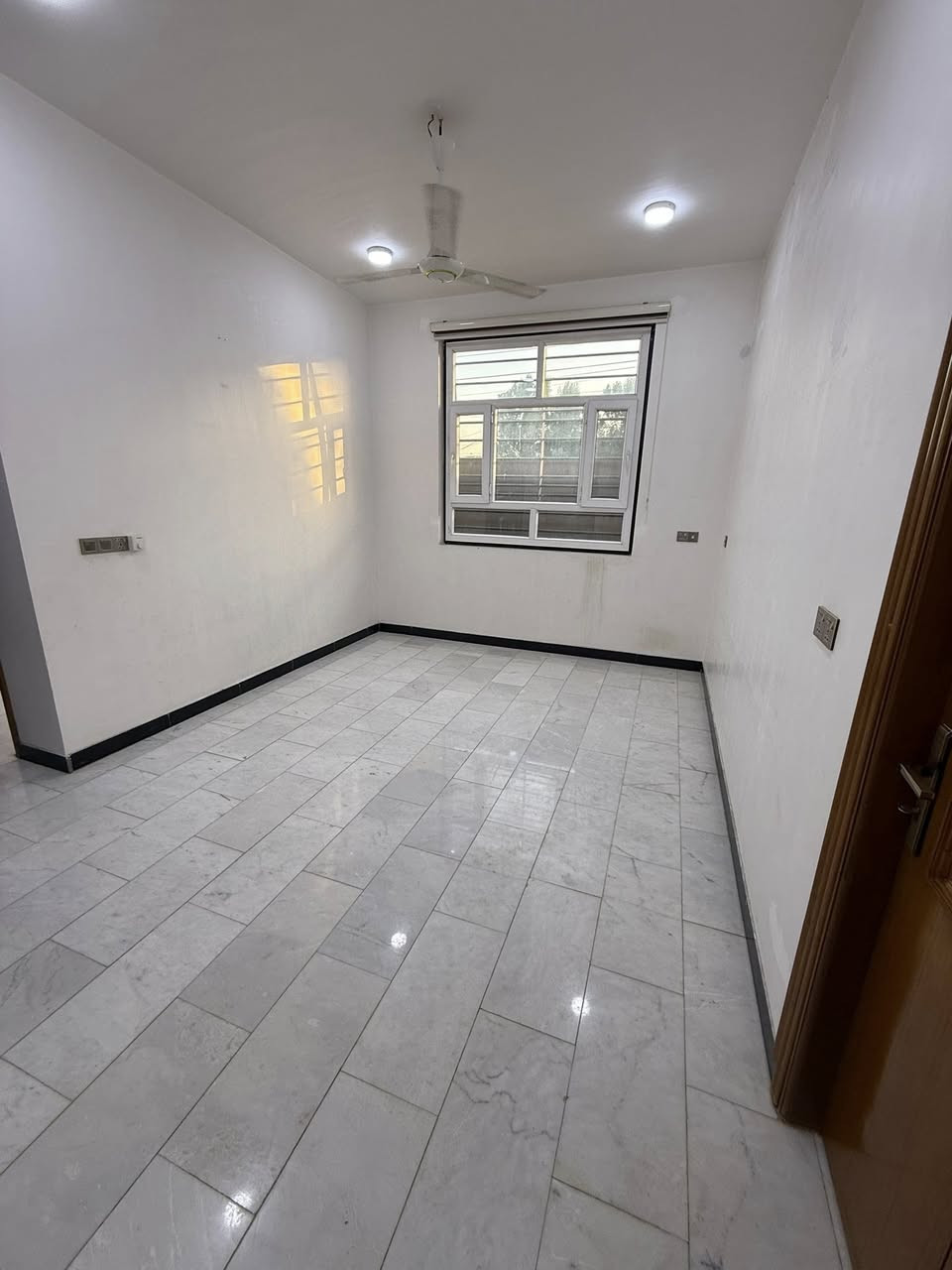 🏠مشتمل لـــلا يــجــار  🏠

الموقع :                         المخابرات📍موقع مميزه

الـمـسـاحـة:               110 متر

#الـطـابــق #الارضـي 

غرفتين       مطبخ                هول

مجمع صحيات            

——————————-                   

#السعر550الف وقابل للتفاوض 

------------------------
#لـــمـــزيـــد مـــن الــــعـــروض يـــرجـــى الاعـــجـــاب بالـــصـــفـــحـــة لـــيـــصـــلـــك كـــل جـــديـــد&
======================
#لـــمـــن يـــرغـــب فـــي عـــرض عـــقـــاره لـــلـــبـــيـــع فــي الـــبــيــج يـــرجـــى الــتــواصــل مــعــنــا ع الــخــاص 

#مـــكـــتـــب
🏛️الـــشـــراع لـــلـــعـــقـــار🏛️
#الـــكـــائـــن فـي بـابـل الـحـلـة
&شـــارع الـــكــرامــة الــمــشــجــر &مــجــاور مــدرســة الــحــديبــيــة&
------------------------------------------
لـــلاســــتـــفـــســـار الاتـــصـــال عـــلـــى :
***********
***********
