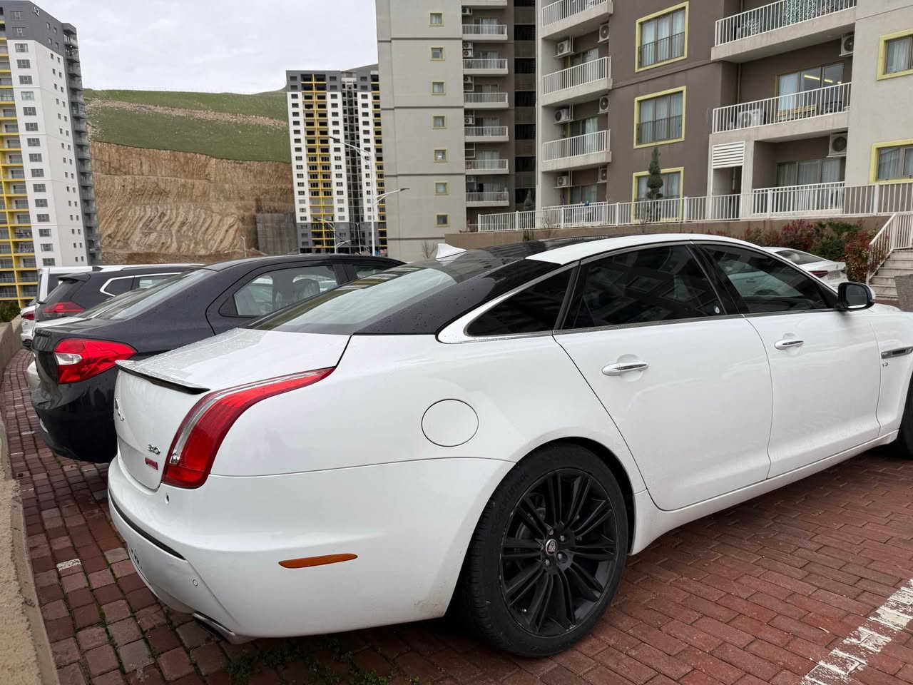jaguar XJL 2013
بيع أو مراوس 
سيارة حيل نظيف مثل الشركة
بيع أو مراوس حسب القناعة
جاكوار XJL V6 - 2013
مكينة : 3000 سوبرجارج مرغوب
عدد الأميال:185 ألف كلمتر
سیارە فول مواسفات
ضرر: ما به أي ضربة بس باب سکن سبغ بدون دواخل

‎سيارة خليجية شركة سردار ضمان
گیر و مکینە بشرط
سیارة باسمي سنوية حتى 2024
رقم جديد  
و سيارة باسمي تحويل مباشر 
مکاني أربیل
ملاحظة / سيارة عليه غرامة 500$ نزل من سعر

***********
***
جاگوار XJL 
2013 
فرۆشتن یان گۆڕینەوە بە سەیارەیەک بە دڵم بێت
سەیارەکە لە سەر دەقی شەریکە ماوەتەوەV6
ماوەی ڕۆیشتن : ١٨٥هەزار کیلۆمەتر
بۆیاغ:دەرگای سەکن بی داخل
پستۆن: ٦ پستۆن
بزوێنەر: 3000 سوپەر چارج مەرغوب 
 
‎کامێرای دواوە - حەساس - گەرمکەرەوەی کوشن - سلاید - دیاریکرنی خێرایی - شاشە - کۆنترۆڵی پلەی گەرمی ئۆتۆماتیکی - ٦ پەڕەشووت - لایتی پێشەوەی زینۆن - لایتی پێشەوەی لید - کۆنتڕۆڵکردنی خزان - شاشەی داشبۆرد - ڕادار
سەیارەکە ڕادارە فول فول مواسەفاتە 
 شەریکەی سەردارە خەلیجیە 
زۆر لۆکە 
گێڕ و مەکینەی بە شەرت بەناو کردن بە شەرت بە ناوی خۆمە سەنەوی بەسەر چوەو رەقەم نویە 
تيبينى سياره كه 500$ غرامه ى له سه ره 
***********
گەر کڕیار نیت لە کاتم مەگەرەو نرخ تاقی مەکەروە السليمانية, العراق
