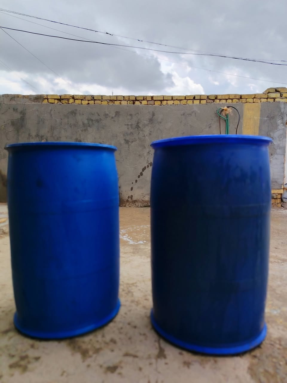 السلام عليكم براميل بلاستك للبيع عدد ٢ اتصال أو واتساب ***********
